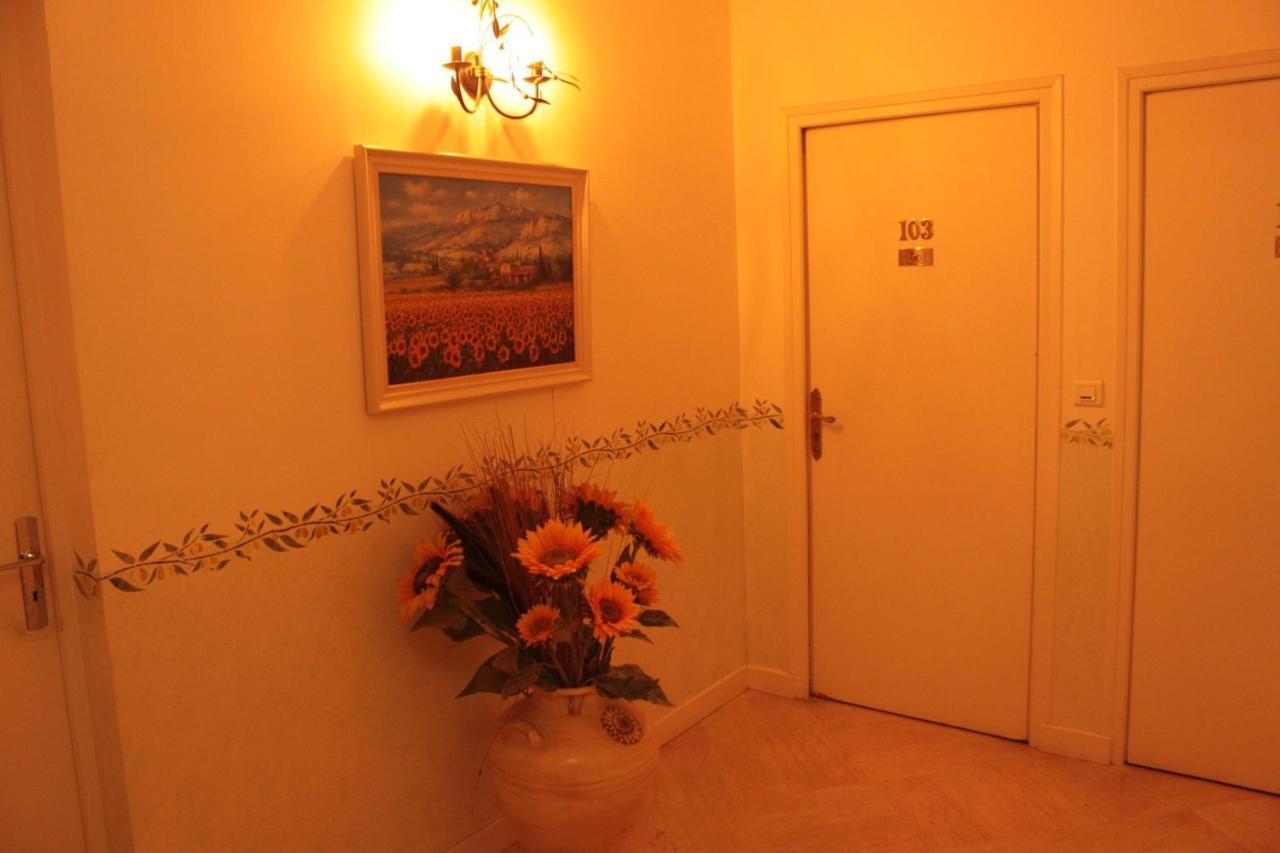 Le Concorde Hotell Aix-en-Provence Rum bild